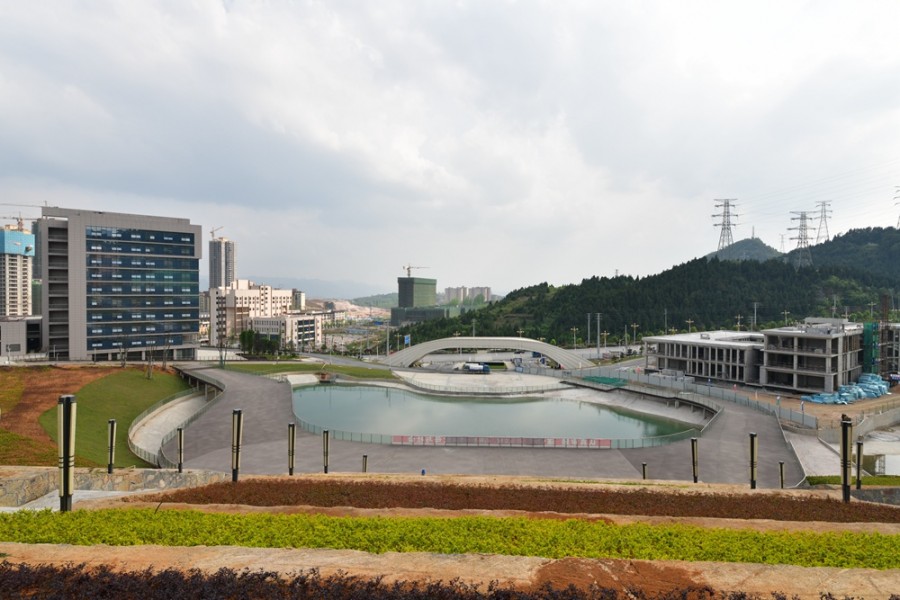 学院南门