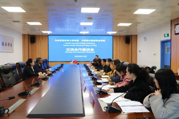 马来西亚林肯大学学院校长来访我校