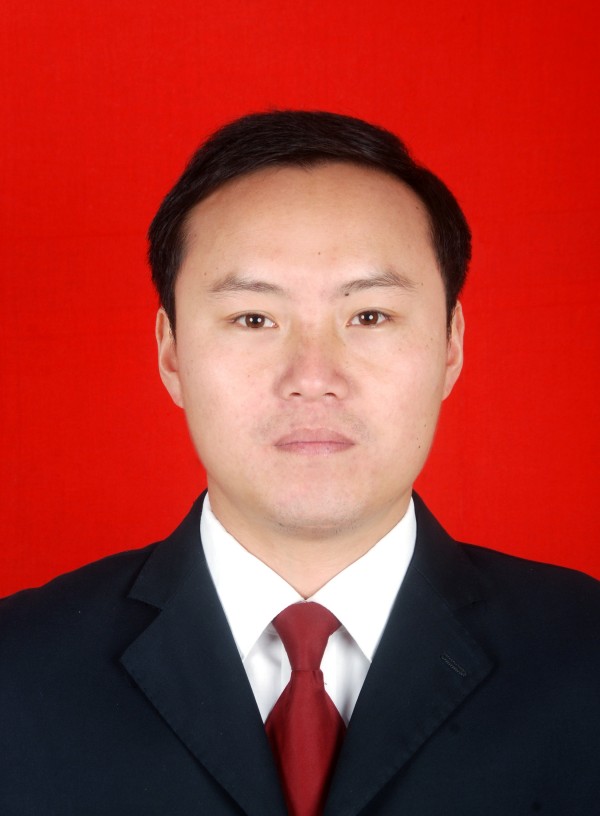 黄明皓证件照.jpg