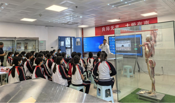 童心探医路 健康伴成长——基础医学部2026年中小学职业体验活动圆满完成